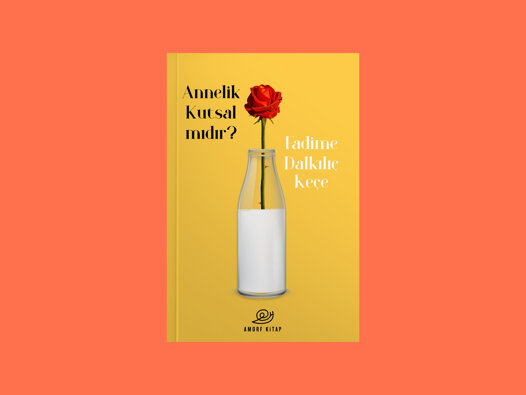 Annelik Kutsal Mıdır Mockup